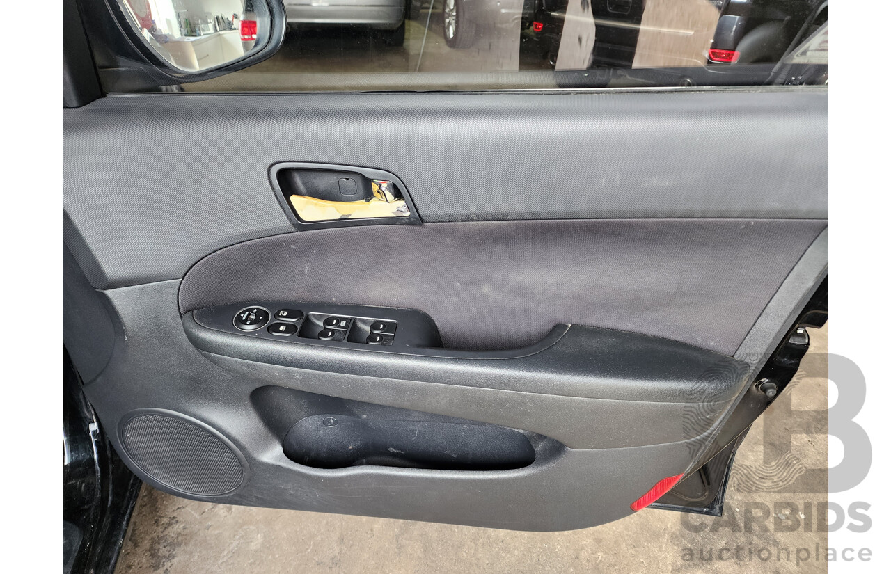 04/2010 Hyundai i30 SLX FD MY10 5d Hatchback Black 2.0L