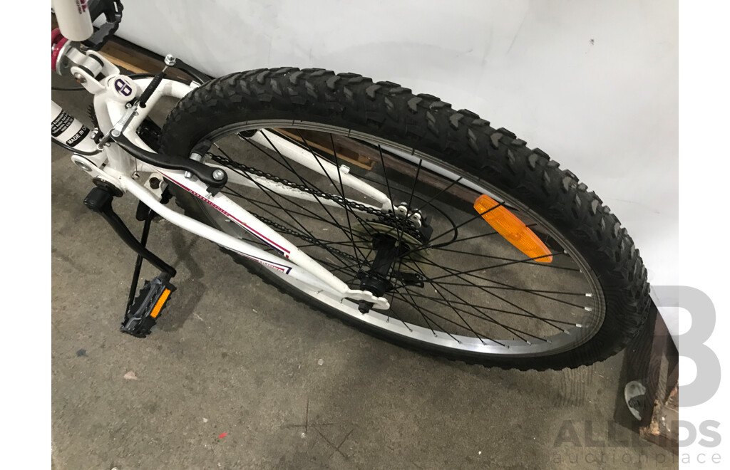 Hyper Steed 66 18 Speed Hybrid Bike