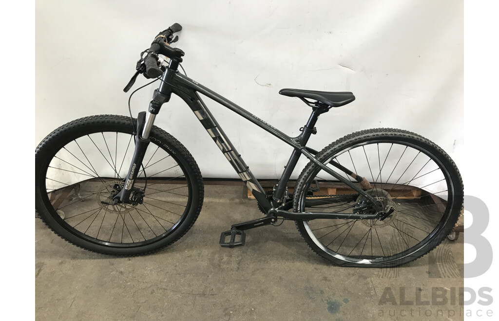 Trek Marlin 5 16 Speed Mountian Bike