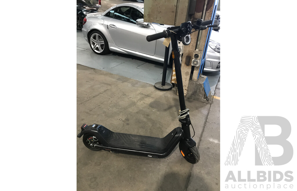NIU KQi3 Sport Electric Kick Scooter