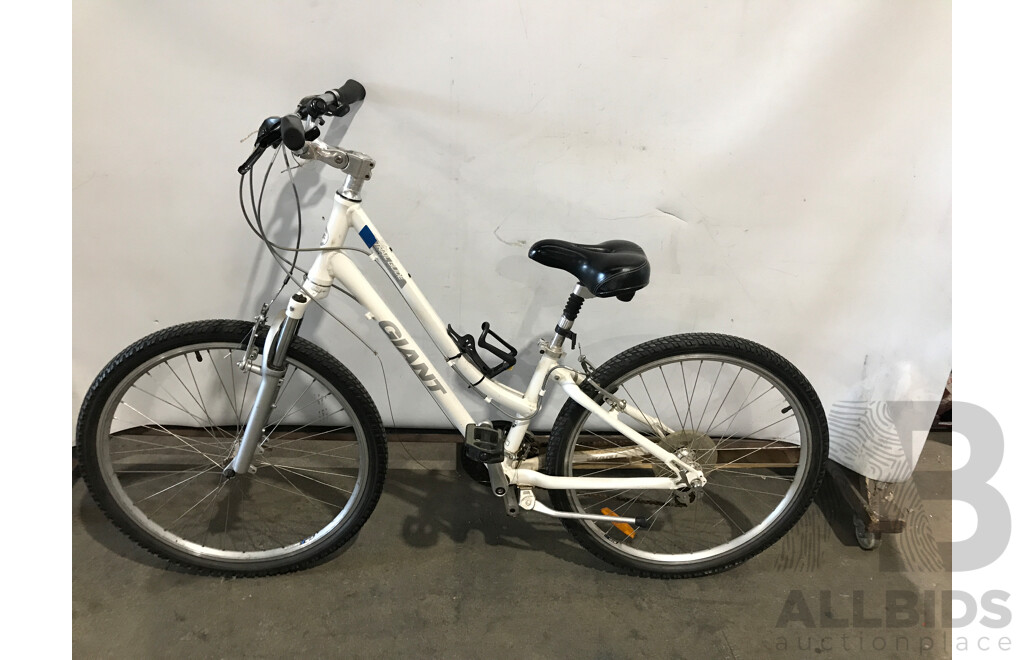 Giant Trail Guide 2 21 Speed Mountain Bike