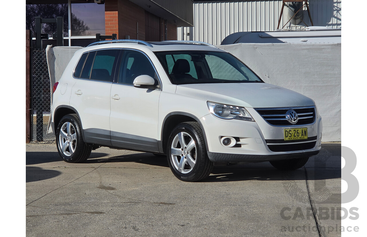 11/2010 Volkswagen Tiguan 147 TSI (AWD) 5NC MY11 4d Wagon White 2.0L