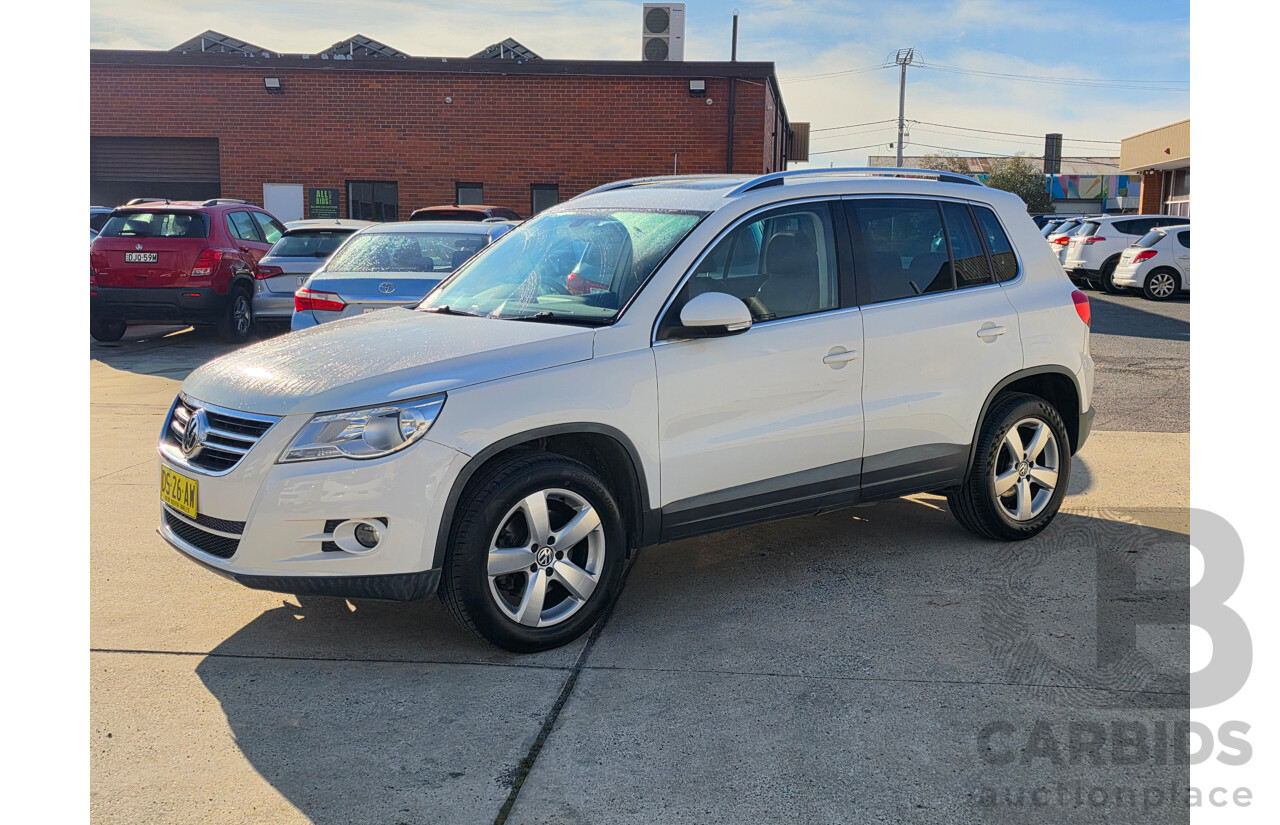 11/2010 Volkswagen Tiguan 147 TSI (AWD) 5NC MY11 4d Wagon White 2.0L