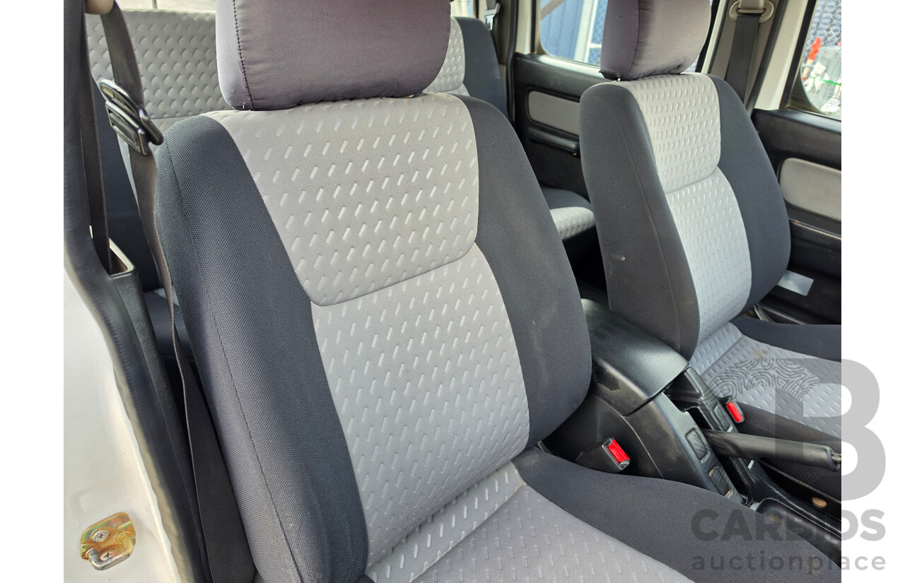 09/2013 Nissan Navara ST-R (4x4) D22 SERIES 5 Dual Cab P/Up null 2.5L