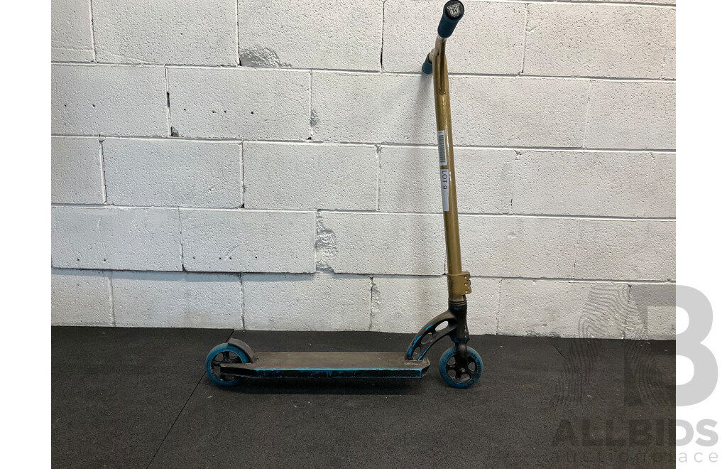 MADD GEAR (MGP) Origin Team Stunt Scooter