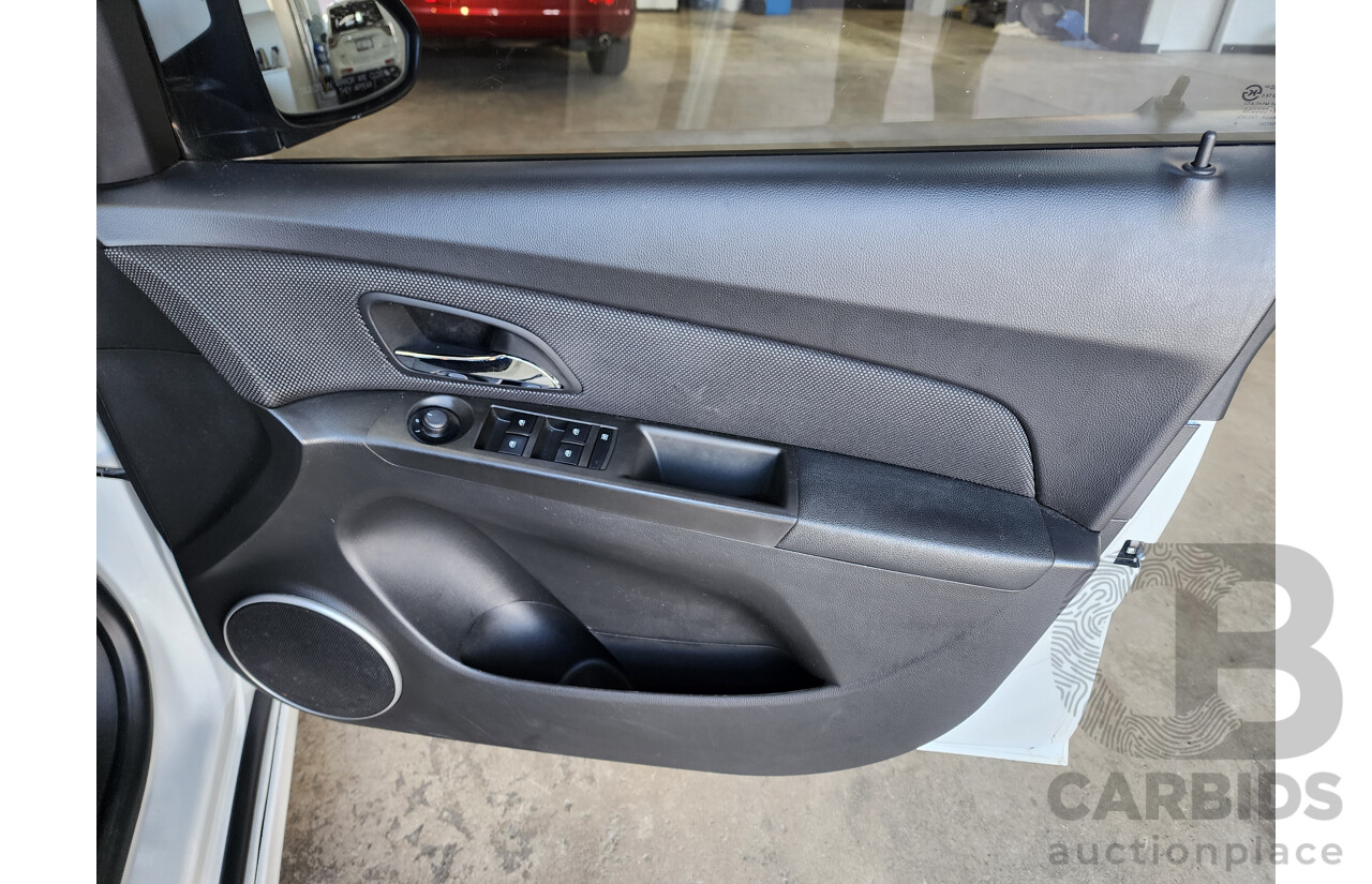 03/2014 Holden Cruze SRi JH MY14 4d Sedan White 1.6L