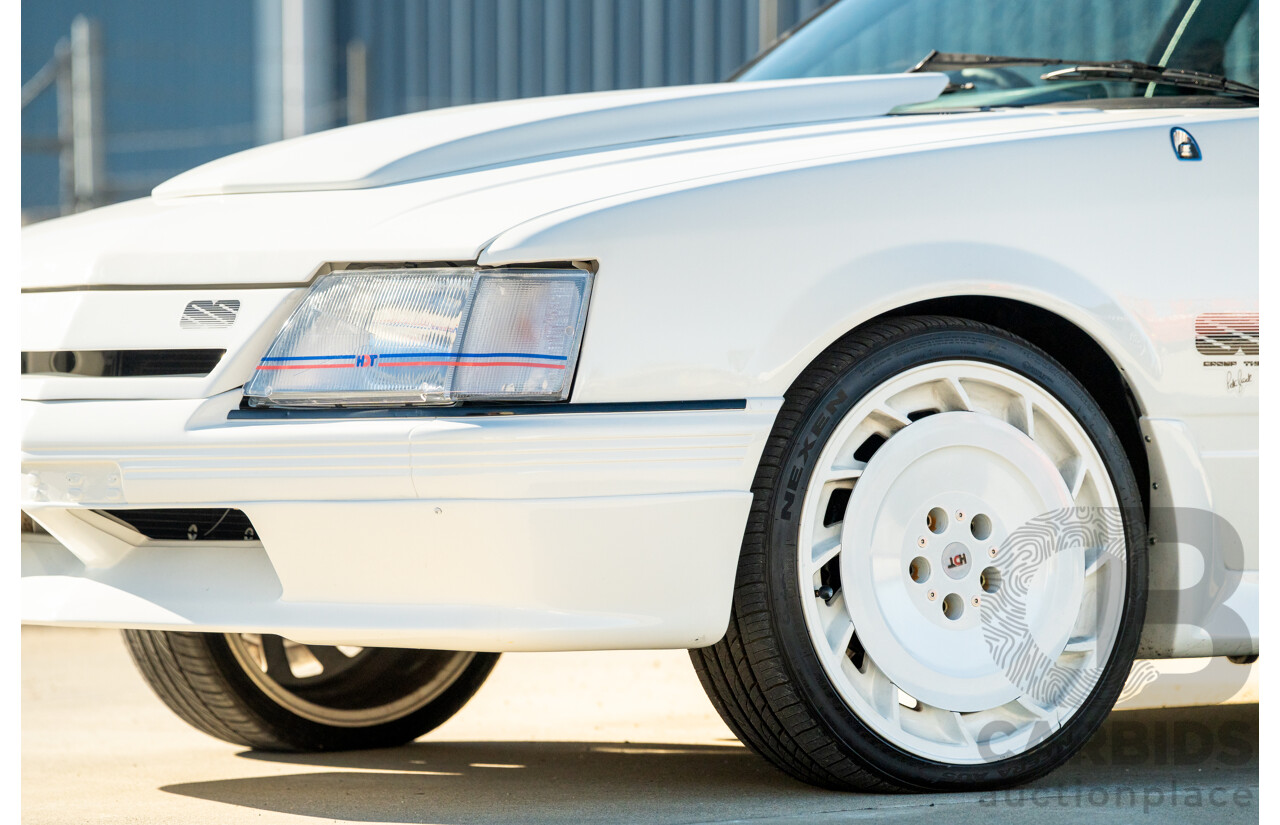 10/1984 Holden VK Commodore SL (134 Package) Group 3 Tribute 4d Sedan Alpine White V8 5.0L - Modified