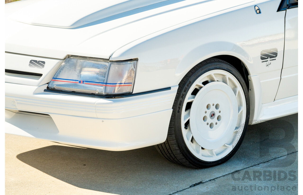 10/1984 Holden VK Commodore SL (134 Package) Group 3 Tribute 4d Sedan Alpine White V8 5.0L - Modified