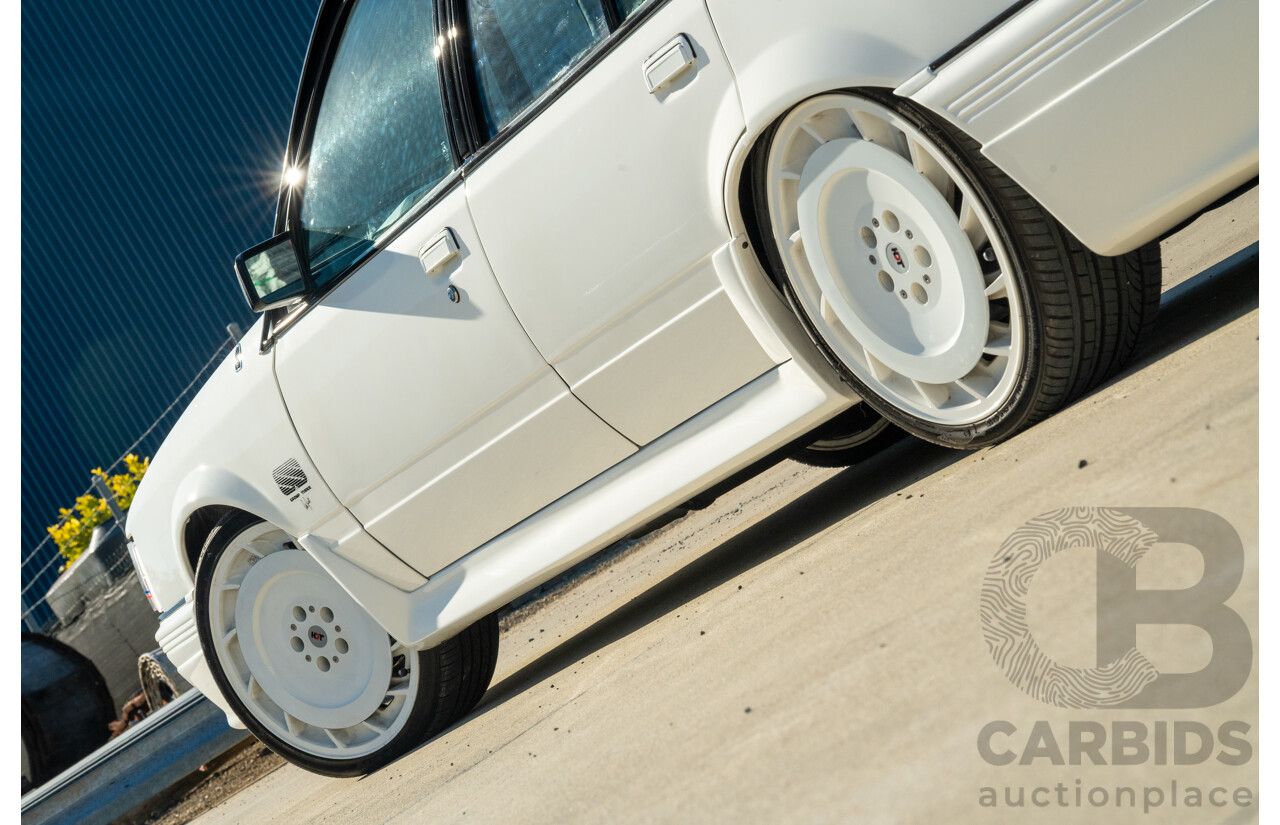 10/1984 Holden VK Commodore SL (134 Package) Group 3 Tribute 4d Sedan Alpine White V8 5.0L - Modified