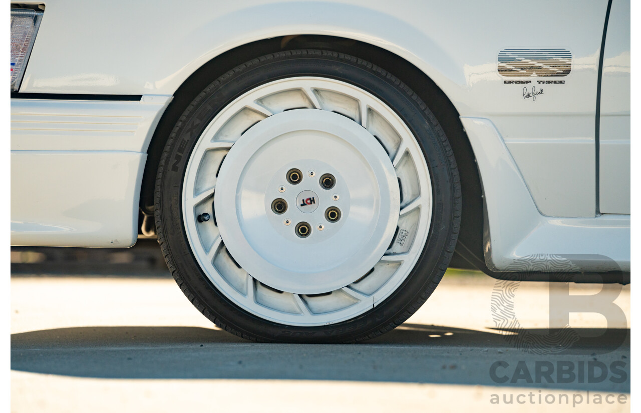 10/1984 Holden VK Commodore SL (134 Package) Group 3 Tribute 4d Sedan Alpine White V8 5.0L - Modified