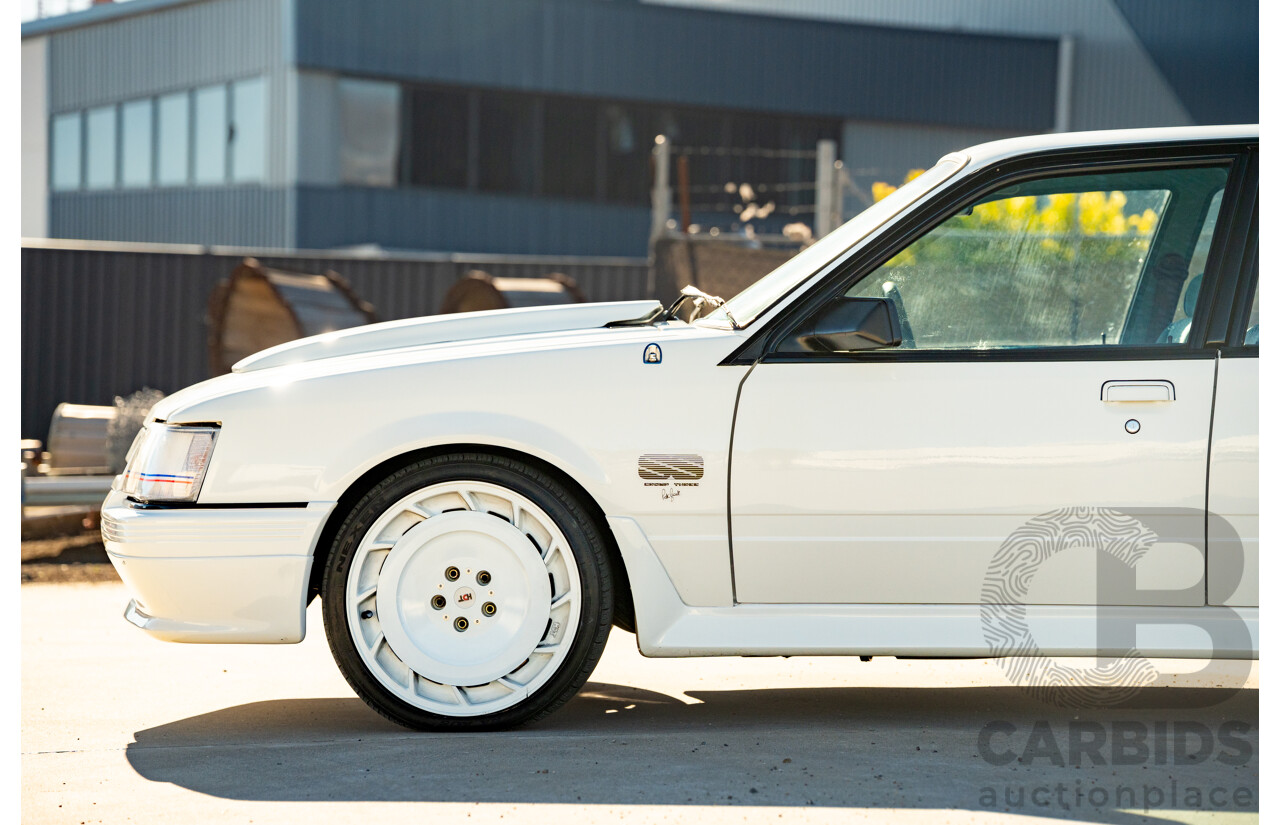 10/1984 Holden VK Commodore SL (134 Package) Group 3 Tribute 4d Sedan Alpine White V8 5.0L - Modified