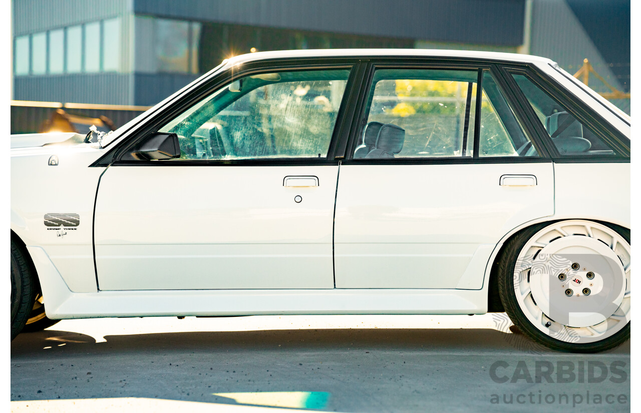 10/1984 Holden VK Commodore SL (134 Package) Group 3 Tribute 4d Sedan Alpine White V8 5.0L - Modified