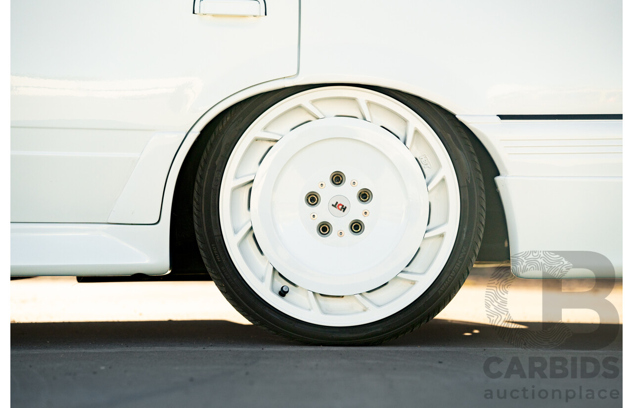 10/1984 Holden VK Commodore SL (134 Package) Group 3 Tribute 4d Sedan Alpine White V8 5.0L - Modified