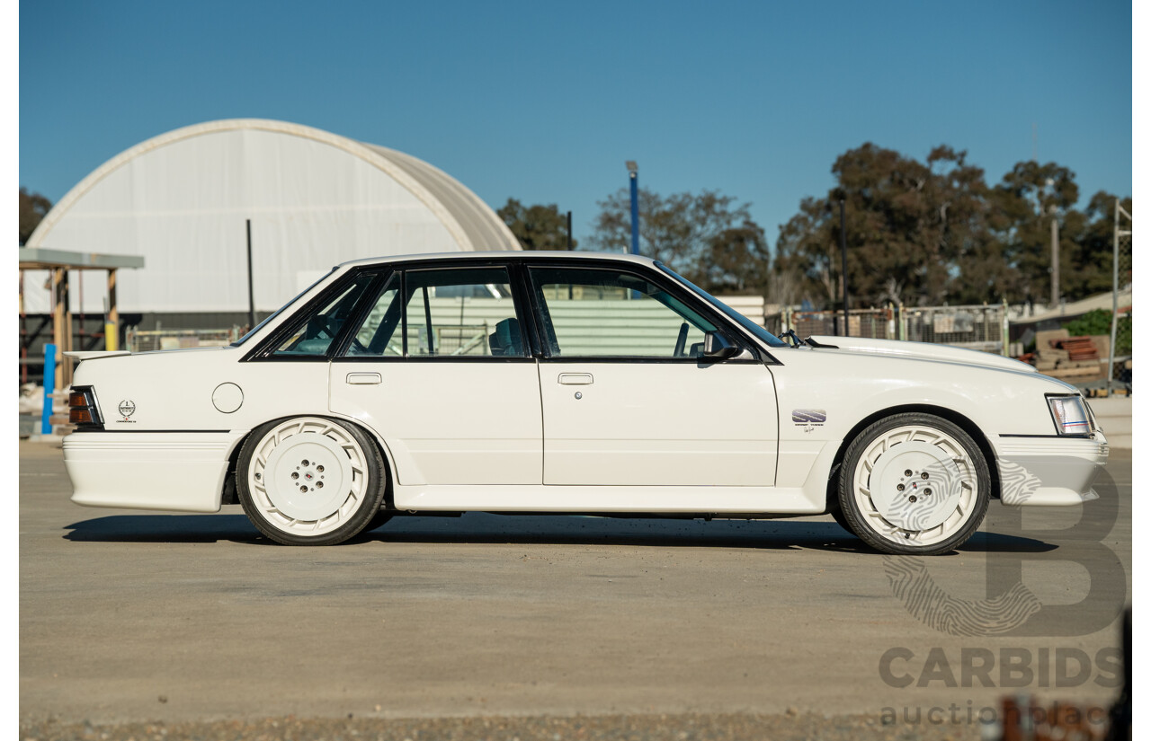 10/1984 Holden VK Commodore SL (134 Package) Group 3 Tribute 4d Sedan Alpine White V8 5.0L - Modified