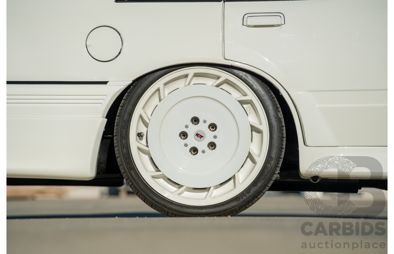 10/1984 Holden VK Commodore SL (134 Package) Group 3 Tribute 4d Sedan Alpine White V8 5.0L - Modified