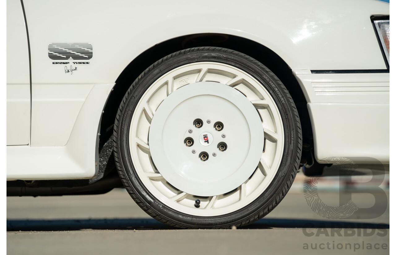 10/1984 Holden VK Commodore SL (134 Package) Group 3 Tribute 4d Sedan Alpine White V8 5.0L - Modified