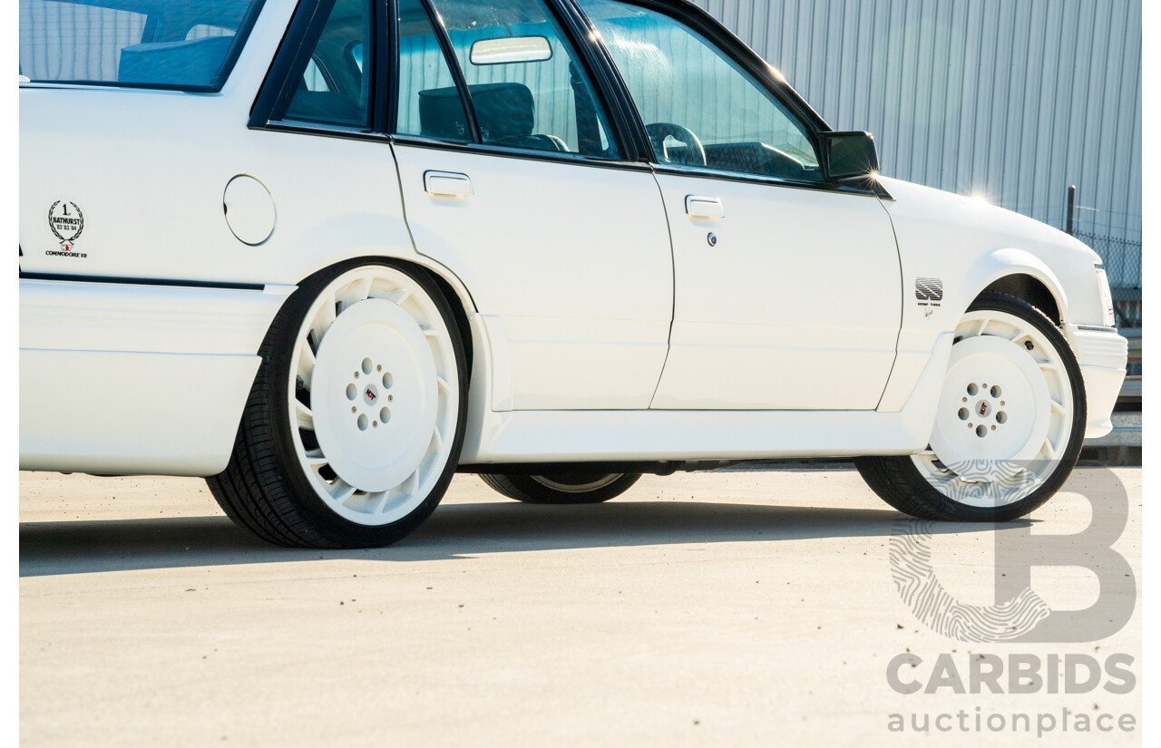10/1984 Holden VK Commodore SL (134 Package) Group 3 Tribute 4d Sedan Alpine White V8 5.0L - Modified