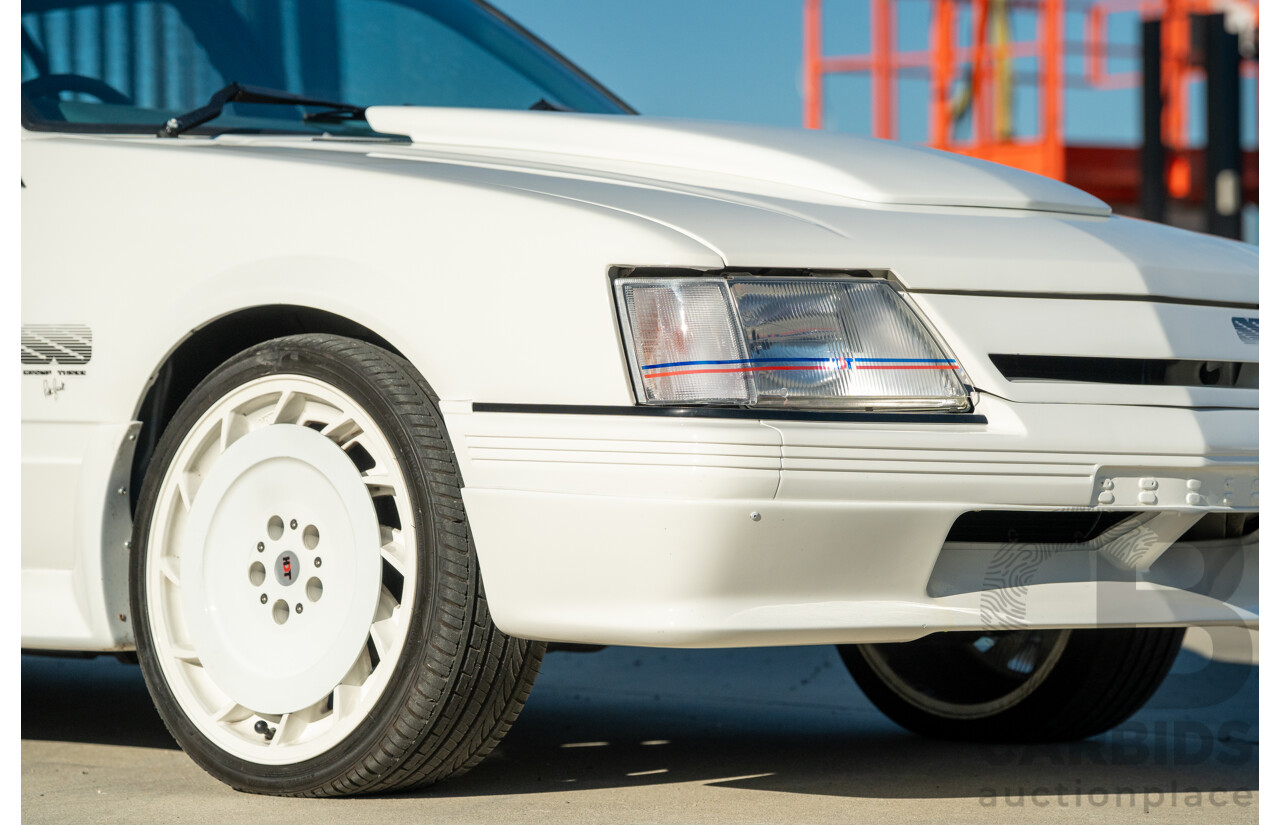 10/1984 Holden VK Commodore SL (134 Package) Group 3 Tribute 4d Sedan Alpine White V8 5.0L - Modified