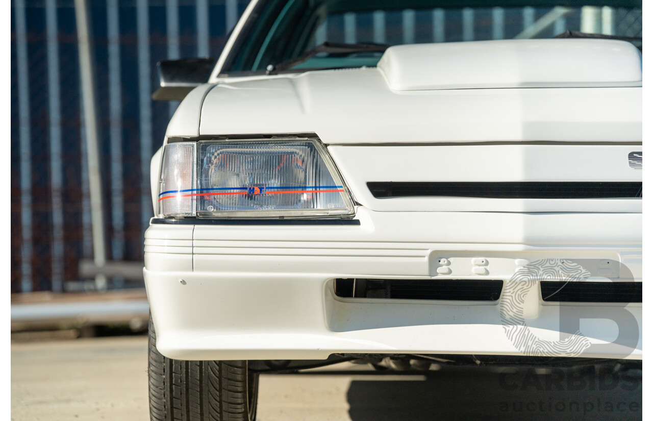 10/1984 Holden VK Commodore SL (134 Package) Group 3 Tribute 4d Sedan Alpine White V8 5.0L - Modified