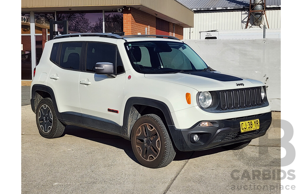 01/2016 Jeep Renegade Trailhawk BU 4d Wagon White 2.4L