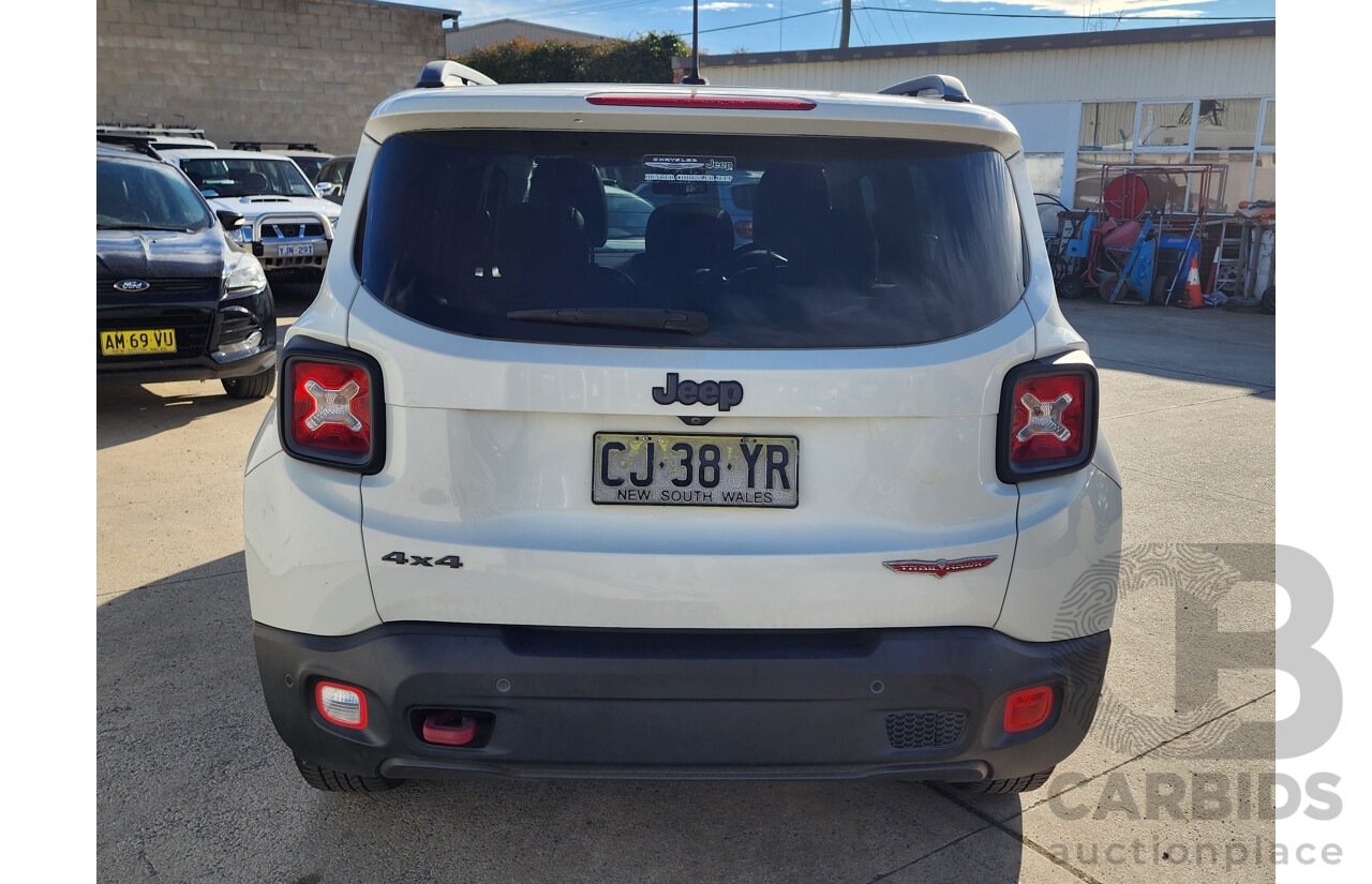 01/2016 Jeep Renegade Trailhawk BU 4d Wagon White 2.4L