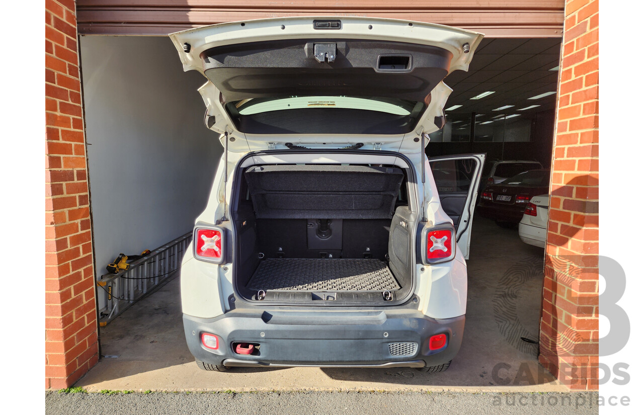 01/2016 Jeep Renegade Trailhawk BU 4d Wagon White 2.4L