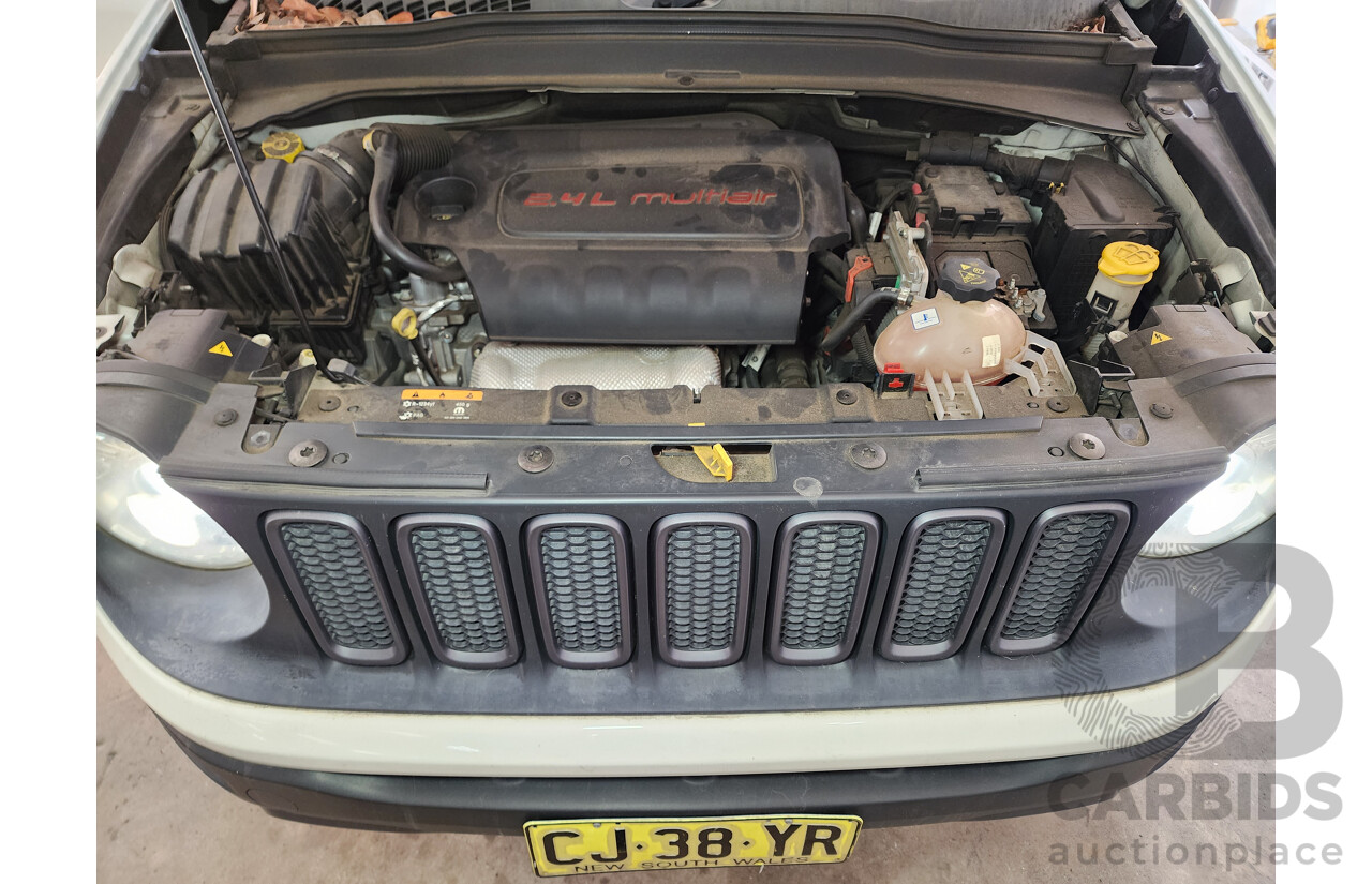 01/2016 Jeep Renegade Trailhawk BU 4d Wagon White 2.4L