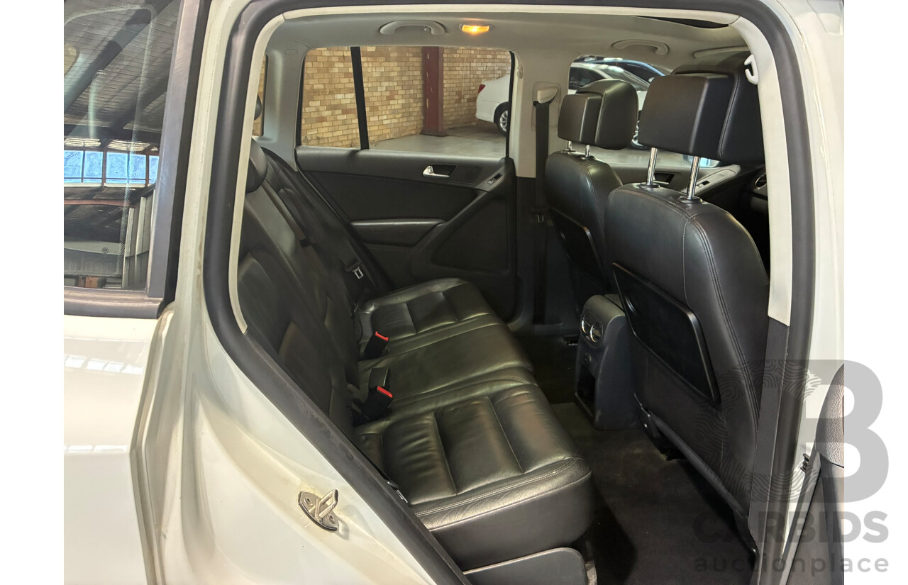 01/2014 Volkswagen Tiguan 132 TSI PACIFIC AWD 5NC MY14 4D Wagon White 2.0L