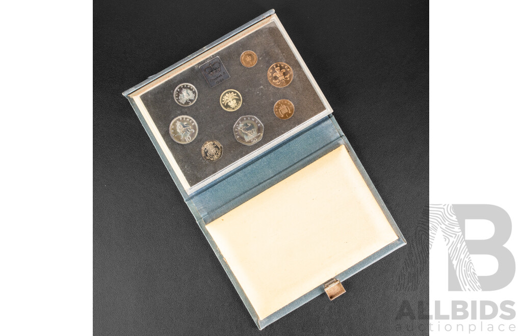 United Kingdom Royal Mint Eight Coin Set, QE2