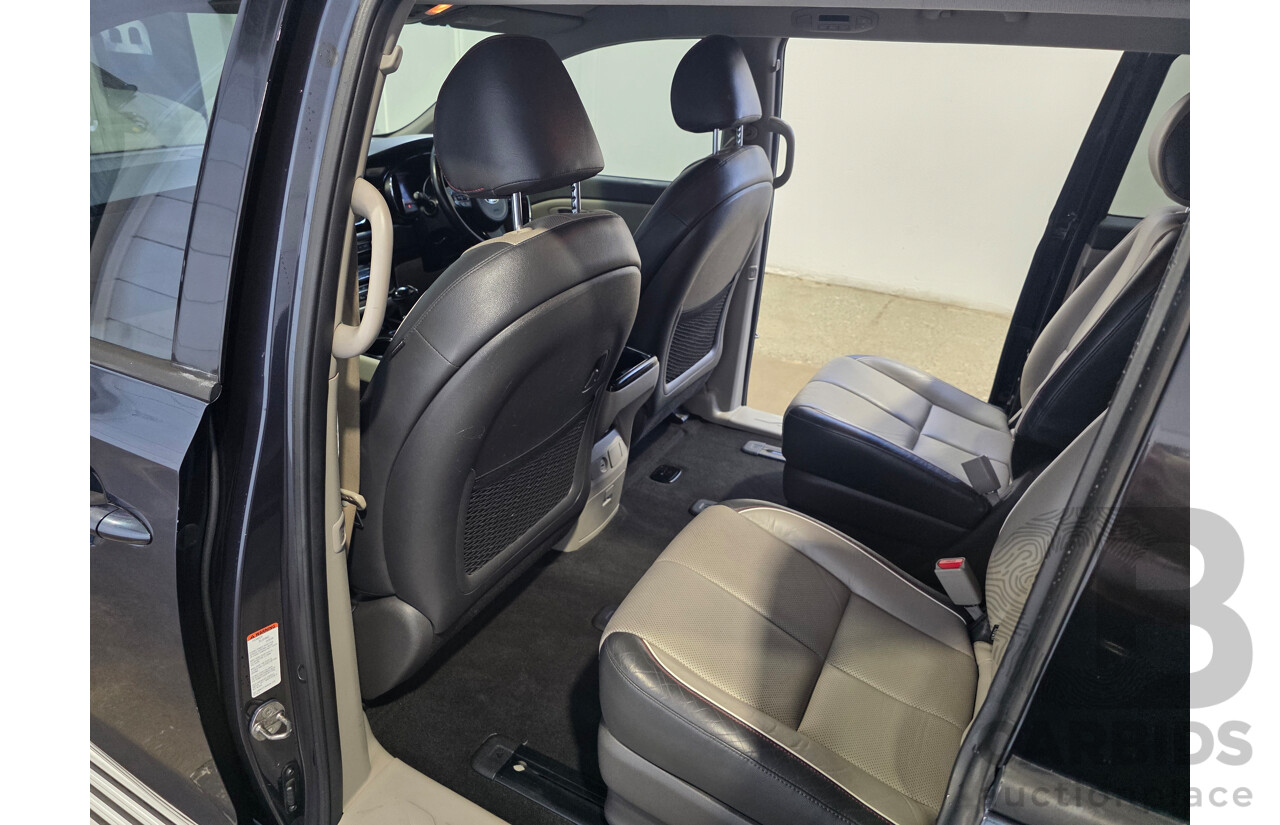 8/2015 Kia Carnival SLi YP MY16 4d Wagon Blue 3.3L