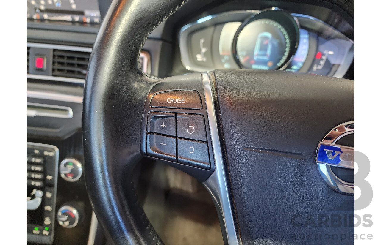 01/2014 Volvo Xc70 D5 Teknik BZ MY13 4d Wagon Silver 2.4L