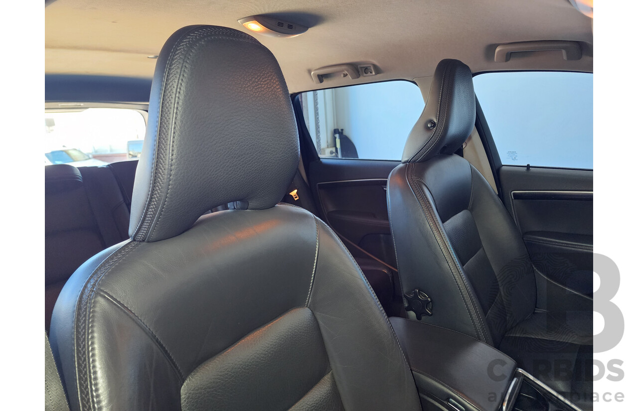 01/2014 Volvo Xc70 D5 Teknik BZ MY13 4d Wagon Silver 2.4L