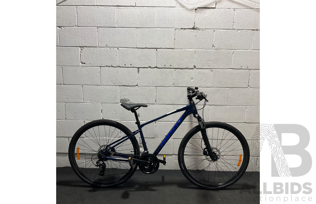 GIANT Hybrid Bike