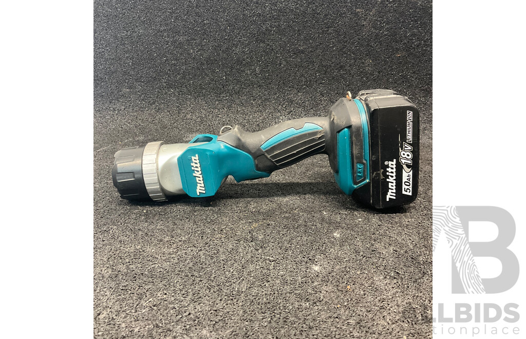 MAKITA DML808 18V LXT Cordless Adjustable Beam LED Flashlight with 18v 5.0ah Battery