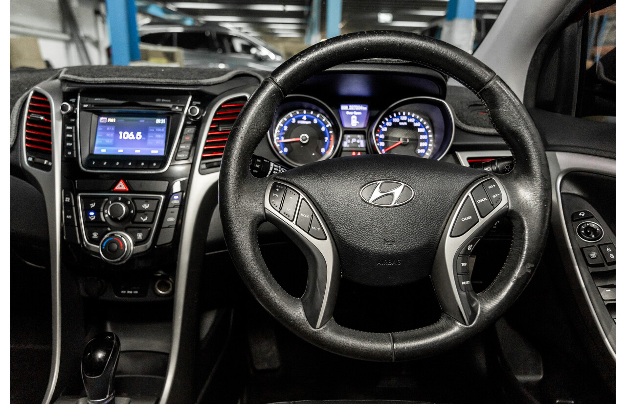 12/2014 Hyundai I30 Trophy GD MY14 5D Hatchback Red 1.8L