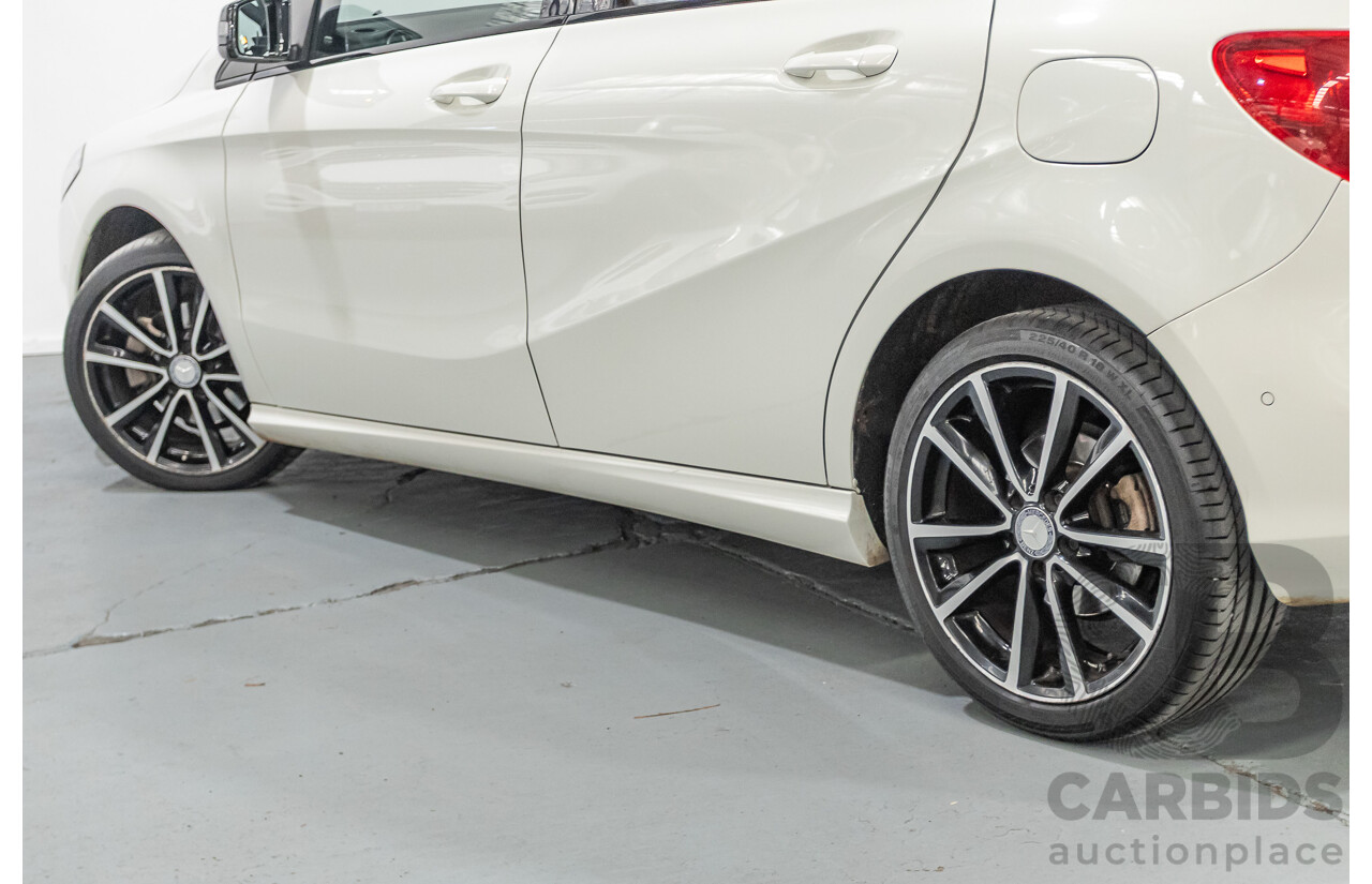 9/2015 Mercedes-Benz B200 246 MY15 5d Hatchback Calcite White Turbo 1.6L