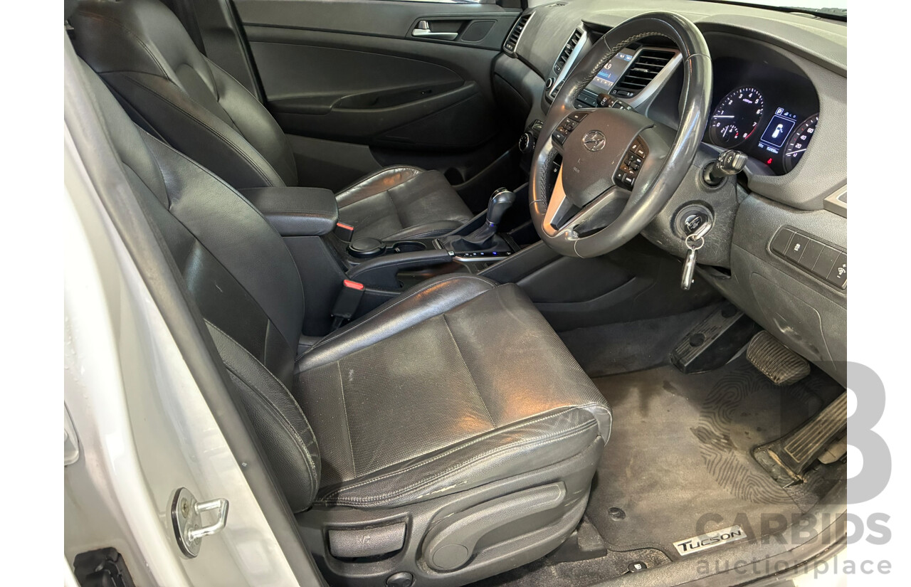 10/2015 Hyundai Tucson Active X (FWD) TL 4D Wagon White 2.0L