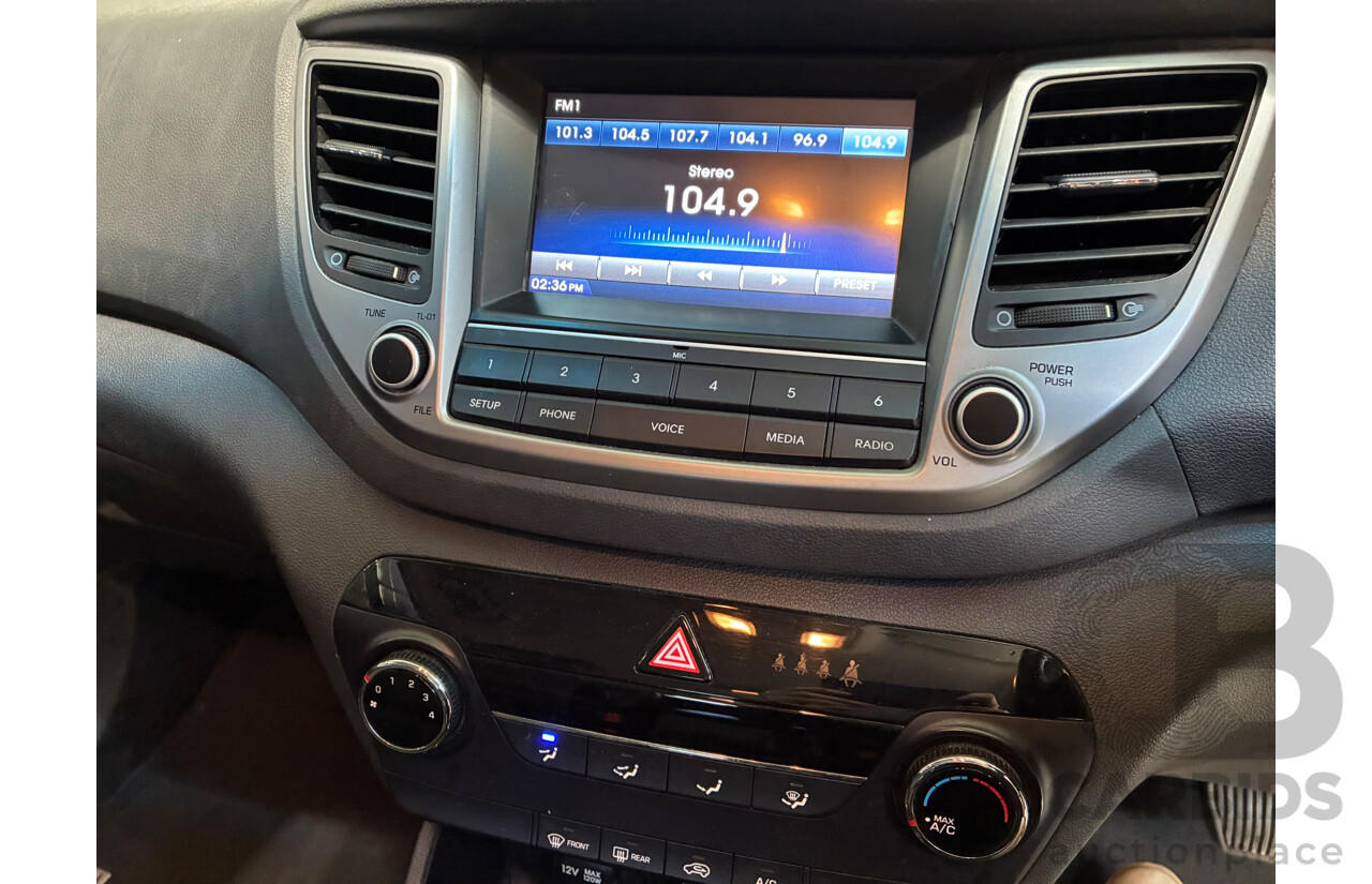 10/2015 Hyundai Tucson Active X (FWD) TL 4D Wagon White 2.0L