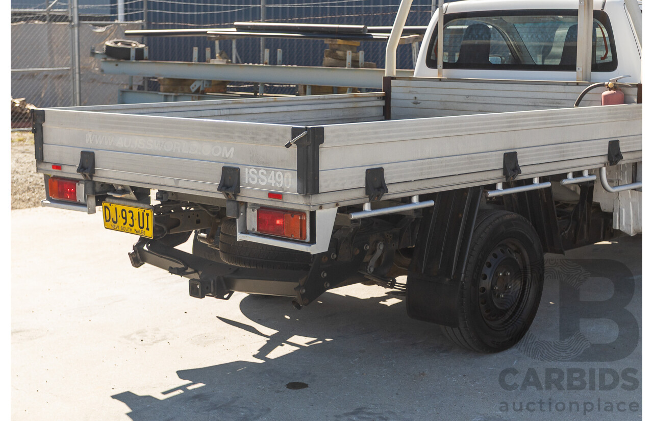 6/2016 Toyota Hilux Workmate TGN121R C/Chas Glacier White 2.7L