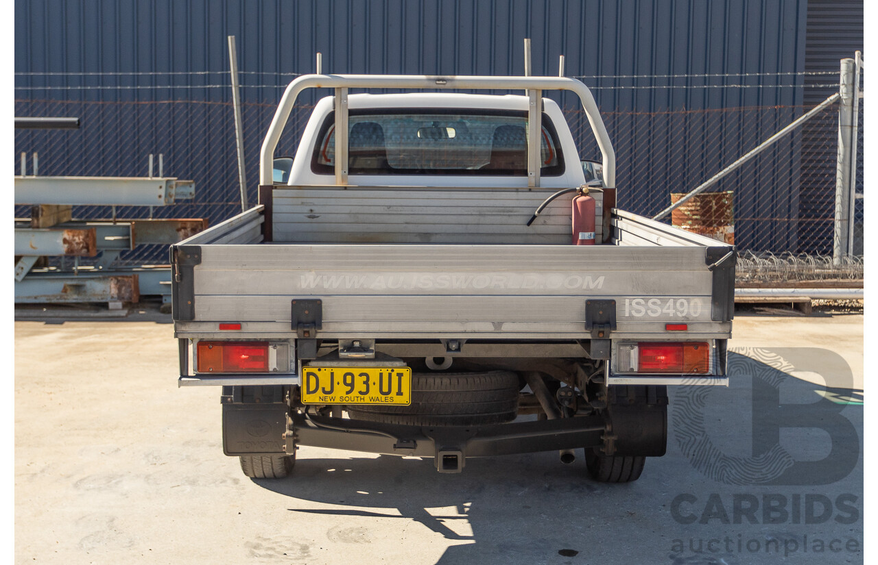 6/2016 Toyota Hilux Workmate TGN121R C/Chas Glacier White 2.7L