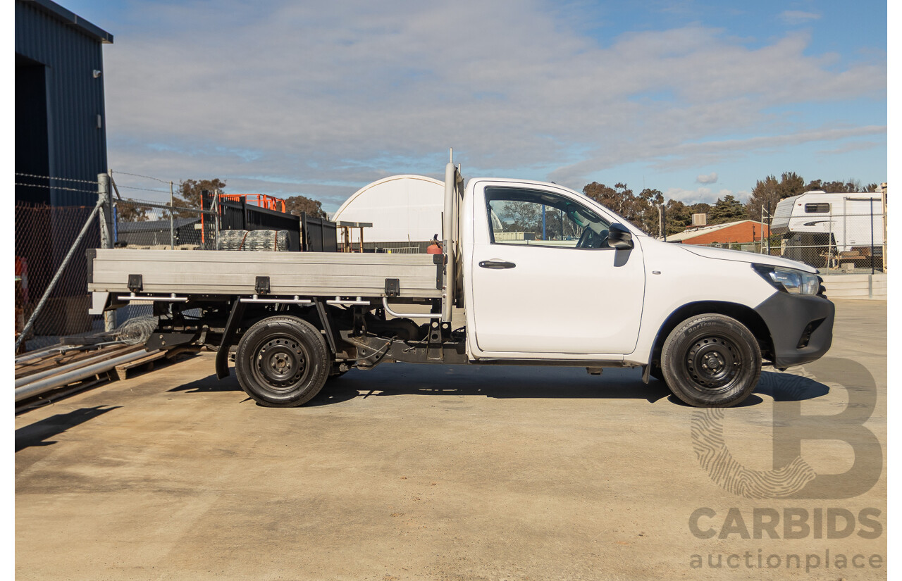 6/2016 Toyota Hilux Workmate TGN121R C/Chas Glacier White 2.7L