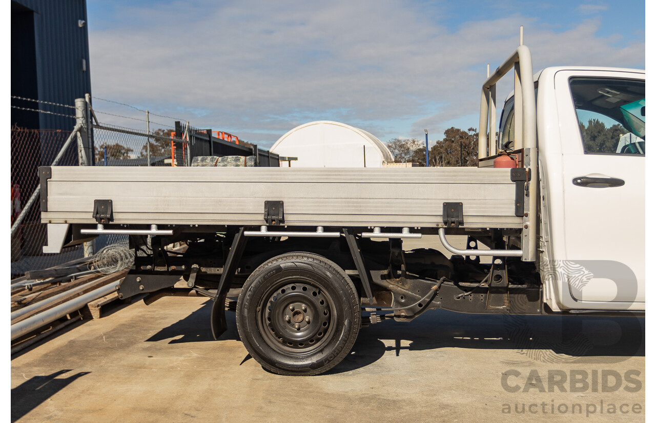 6/2016 Toyota Hilux Workmate TGN121R C/Chas Glacier White 2.7L