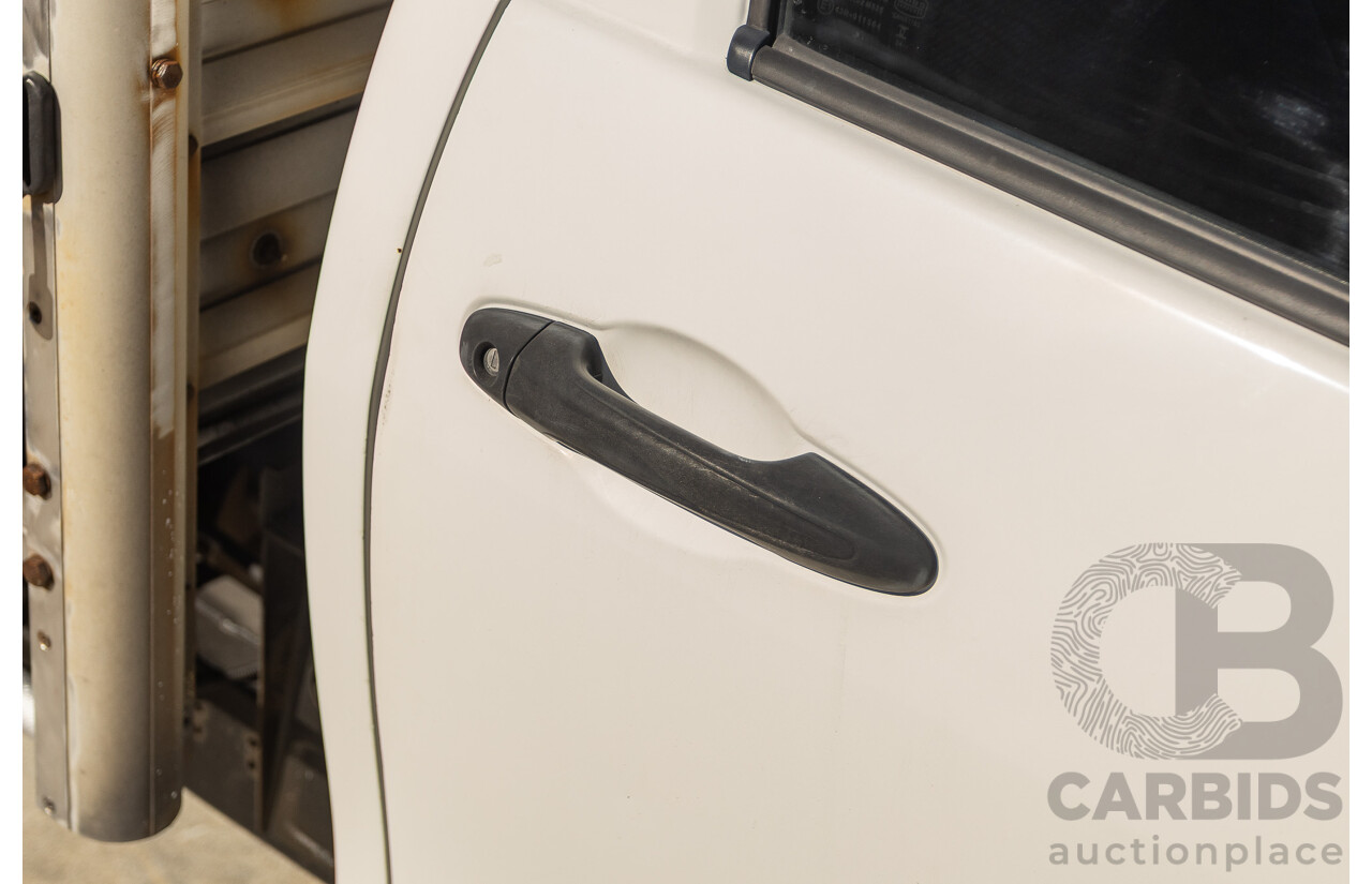 6/2016 Toyota Hilux Workmate TGN121R C/Chas Glacier White 2.7L