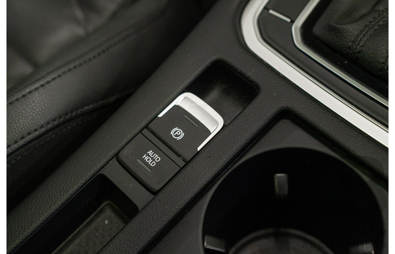 11/2015 Volkswagen Passat 132 Comfortline TSI 3C MY16 4D Sedan Grey Turbo 1.8L