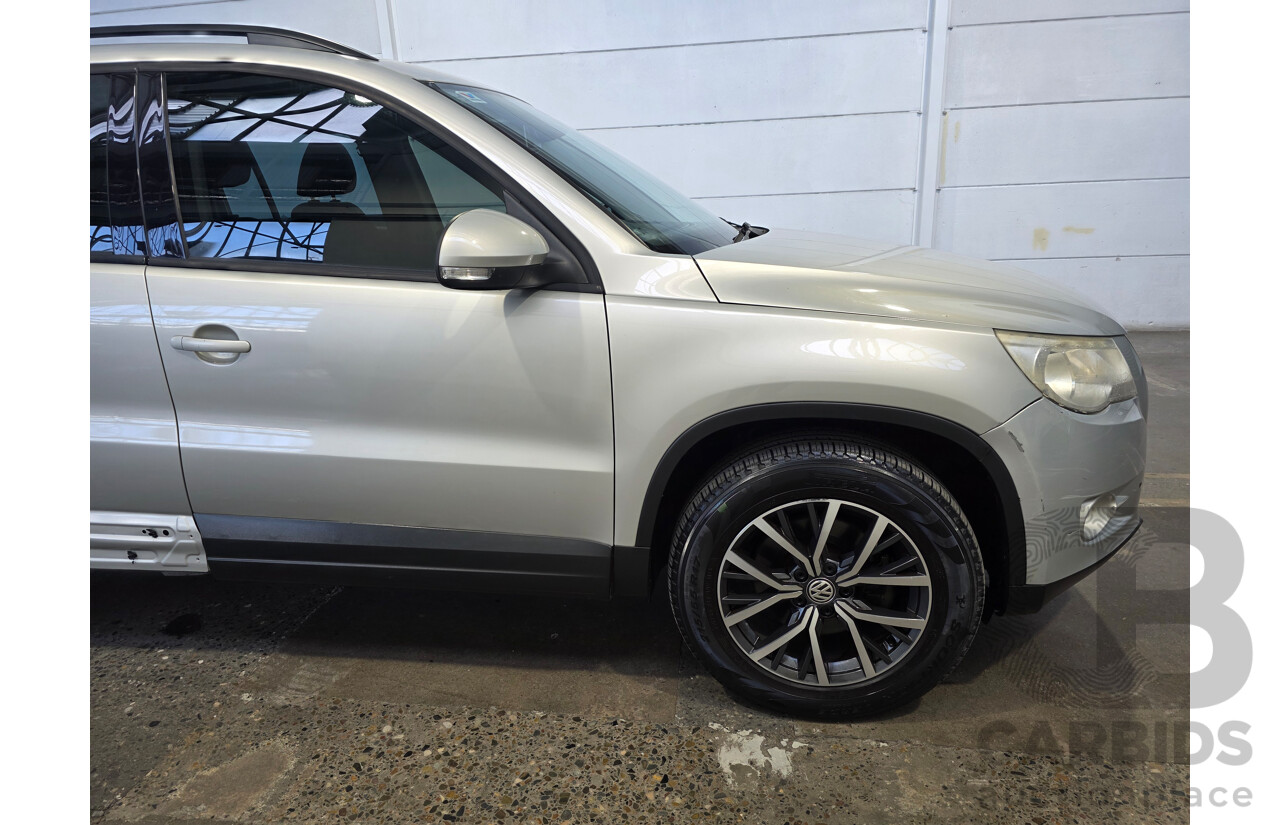 04/2010 Volkswagen Tiguan 125 TSI (4x4) 5NC MY10 4d Wagon Silver 2.0L