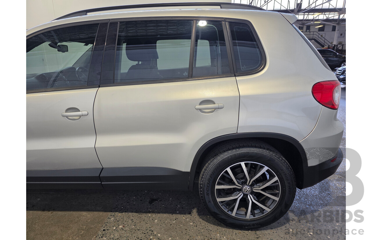 04/2010 Volkswagen Tiguan 125 TSI (4x4) 5NC MY10 4d Wagon Silver 2.0L