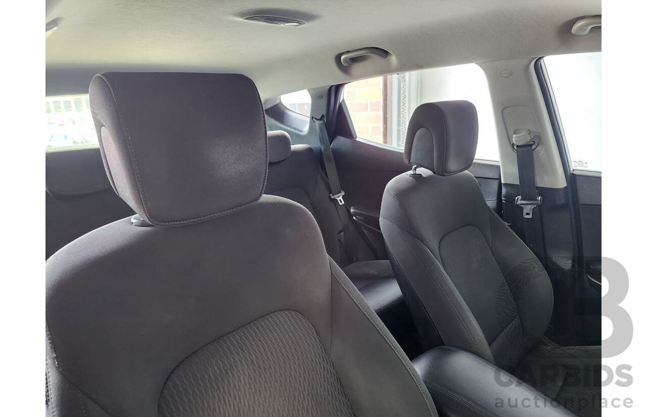 10/2014 Hyundai Santa Fe Active (4x4) DM 4d 7-seater Wagon Silver 2.4L