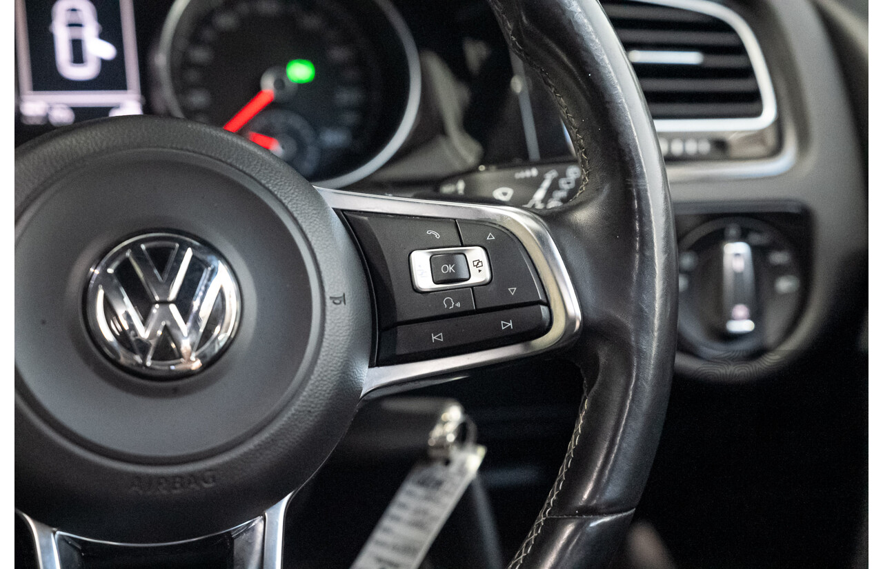 02/2015 Volkswagen Golf 103 TSI Highline AU MY15 5D Hatchback White Turbo 1.4L