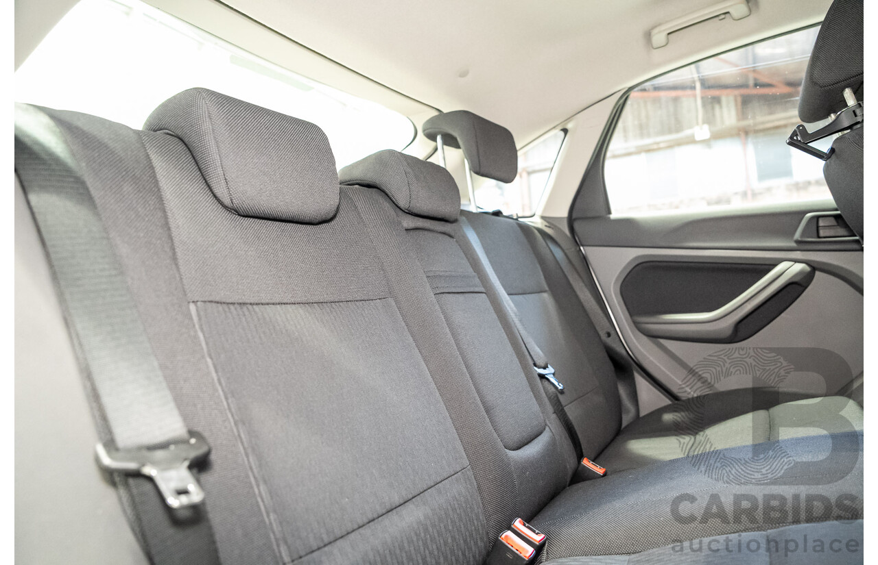 03/2010 Ford Focus LX FWD LV 5d Hatchback White 2.0L