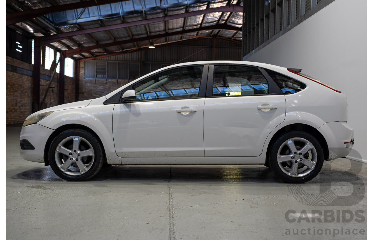 03/2010 Ford Focus LX FWD LV 5d Hatchback White 2.0L